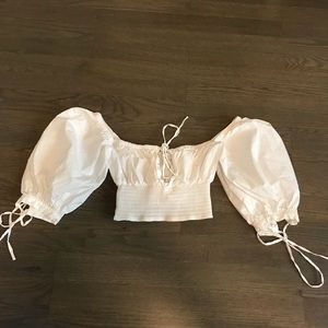 Off shoulder crop-top